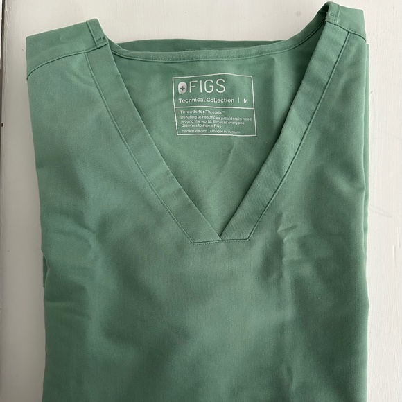 Figs Green Women's Top - Picture 1 of 5